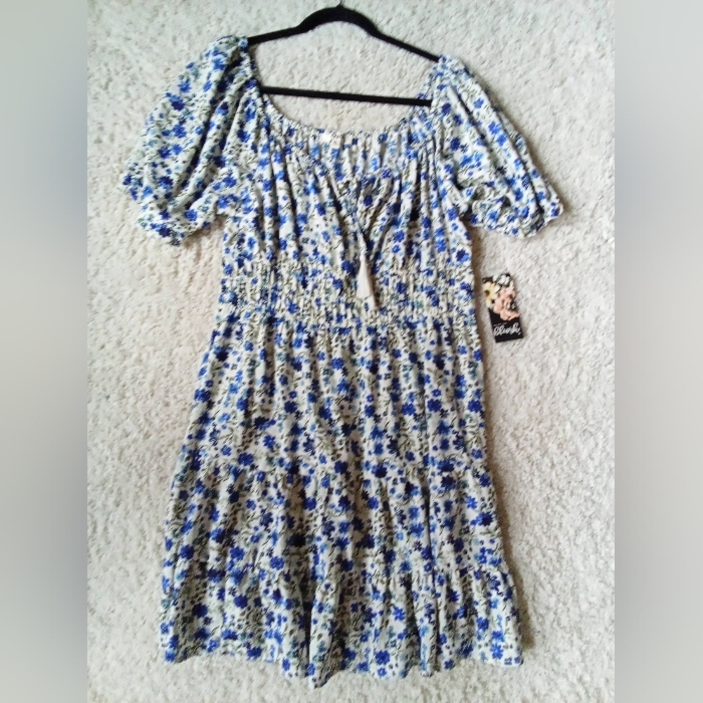 Juniors Size XL Stretchy Waist Blue Flowers Floral Short Sleeve Dress